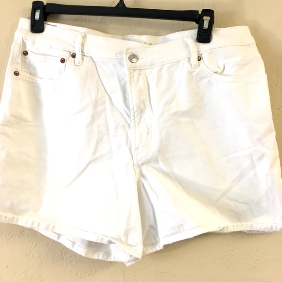 American Eagle Outfitters Pants - American Eagle Jean Strigid Jean Shorts Size 16 White Relaxed Fit Stretch